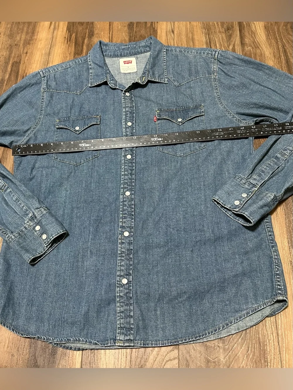 Levi's Denim Shirt Men’s Large Blue Barstow Western Pearl Snap Long Sleeve L